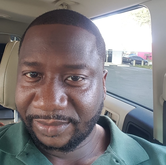 Profile Picture of George Simms (@georgesimms909) on Poshmark