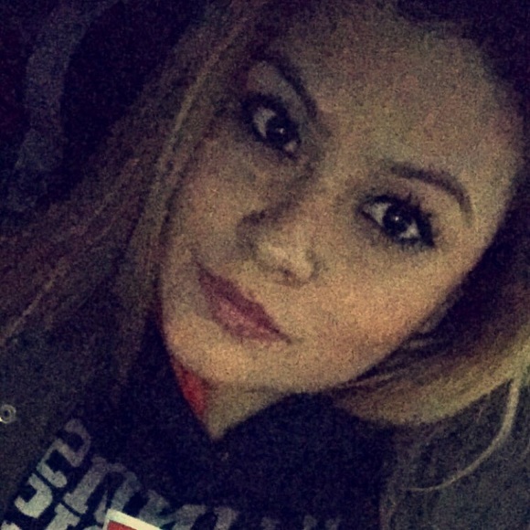 Profile Picture of Cristal Perez (@crissjenn) on Poshmark