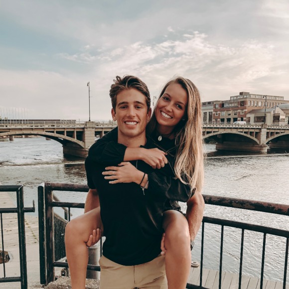 Profile Picture of Megan Clay (@meganclay) on Poshmark