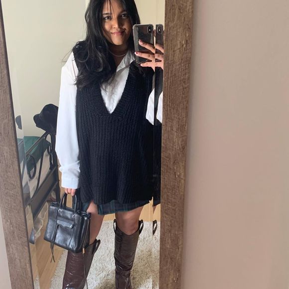 Profile Picture of Nadisha Nazerene (@nadishamendes) on Poshmark