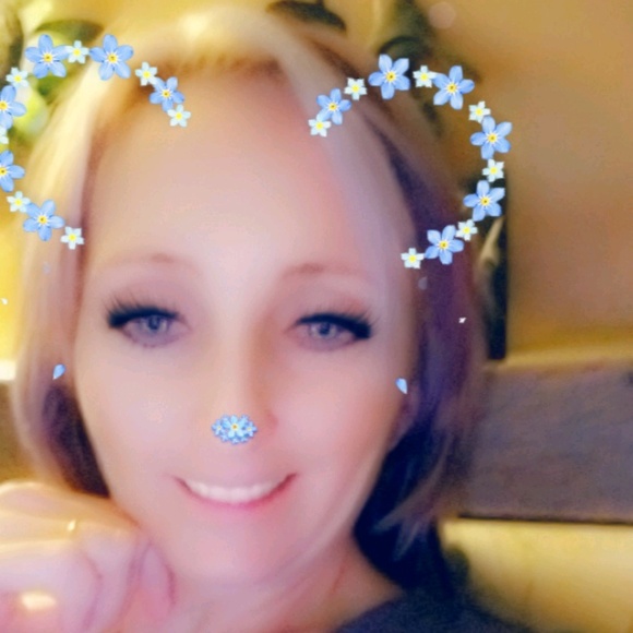 Profile Picture of Carla Qualls (@carlastone76) on Poshmark