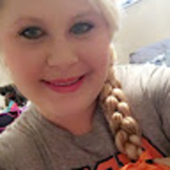 Profile Picture of Kaylea Samsel (@krapchadesigns) on Poshmark