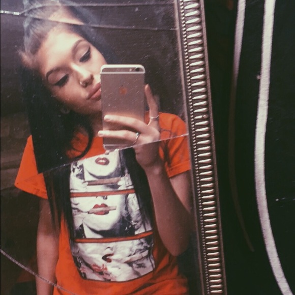 Profile Picture of Aleecia Reyes-reid (@aleeeeeecia) on Poshmark