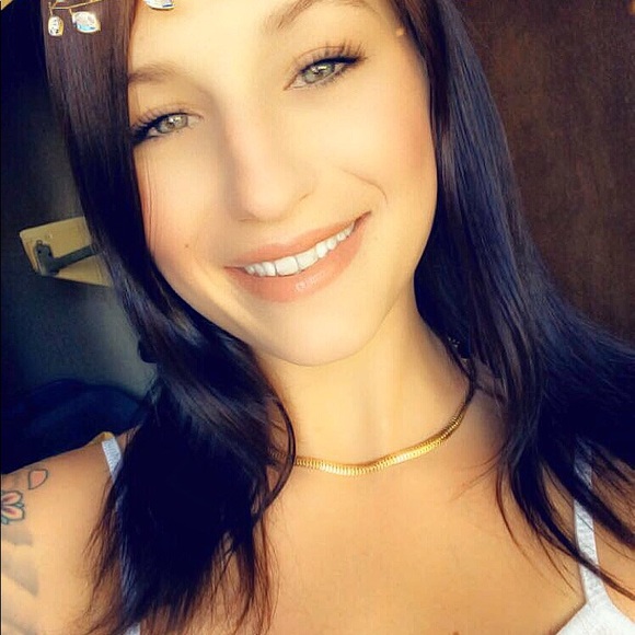 Profile Picture of Samantha Walston (@sammym_wal) on Poshmark