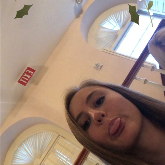 Profile Picture of Madison Aivaz (@madisonaivaz) on Poshmark