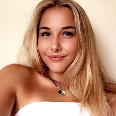 Profile Picture of Emilee Hansen (@emileehansen16) on Twitter
