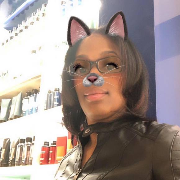 Profile Picture of Tia Hicks (@tiahicks971) on Poshmark