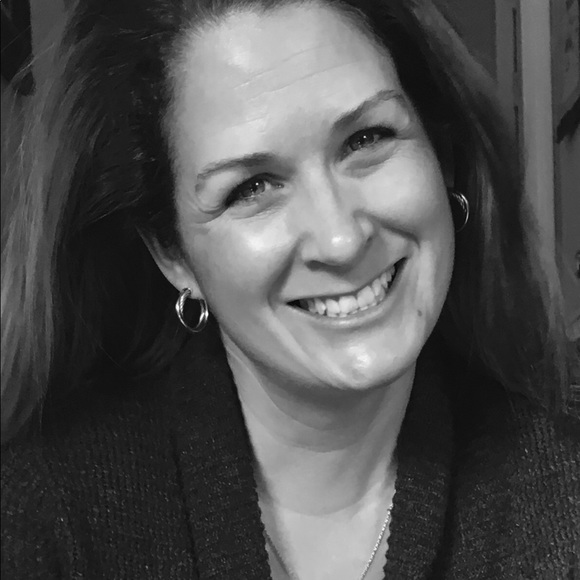 Profile Picture of Lori Harmon (@lharmon11) on Poshmark