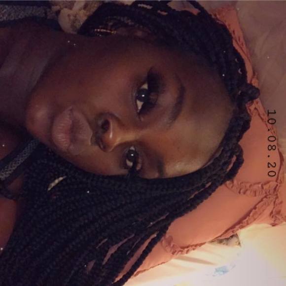 Profile Picture of Kay Higgins (@kaneckah) on Poshmark