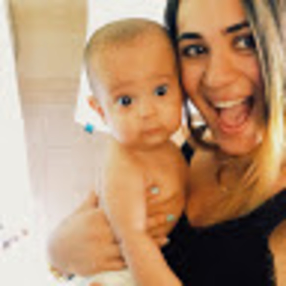 Profile Picture of Lora Rigterink (@loramarisol) on Poshmark