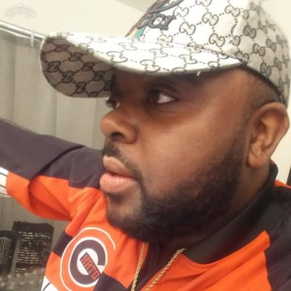 Profile Picture of Raphael Williams (@raphael35) on Poshmark