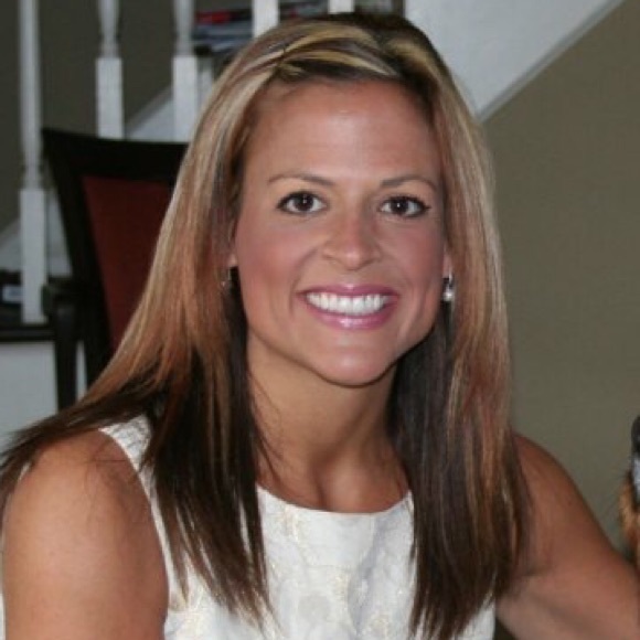 Profile Picture of Amanda Frankland (@amandafrankland) on Poshmark