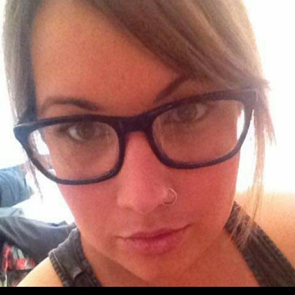 Profile Picture of Kristie Sharp (@leeleemallinson) on Poshmark