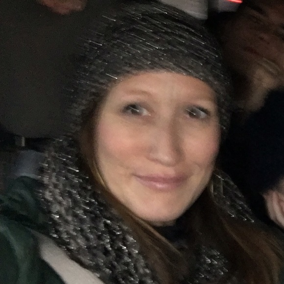 Profile Picture of Jen Palmer (@nativehugs) on Poshmark