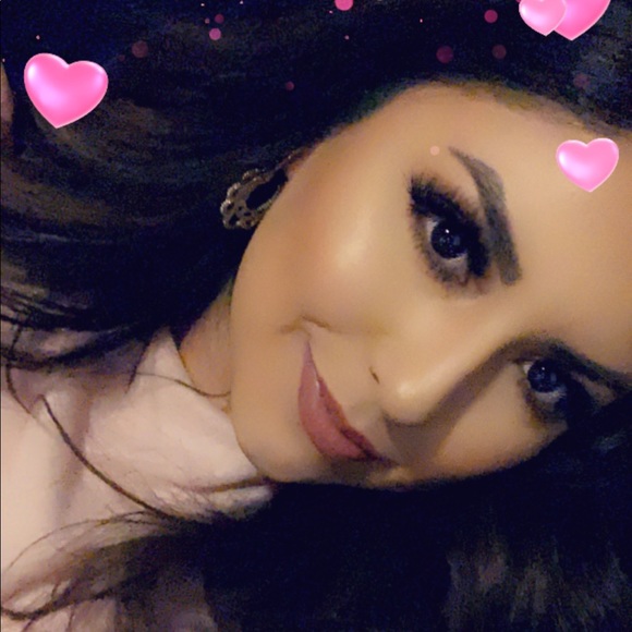 Profile Picture of Maryanna Constantino (@maryannacons) on Poshmark