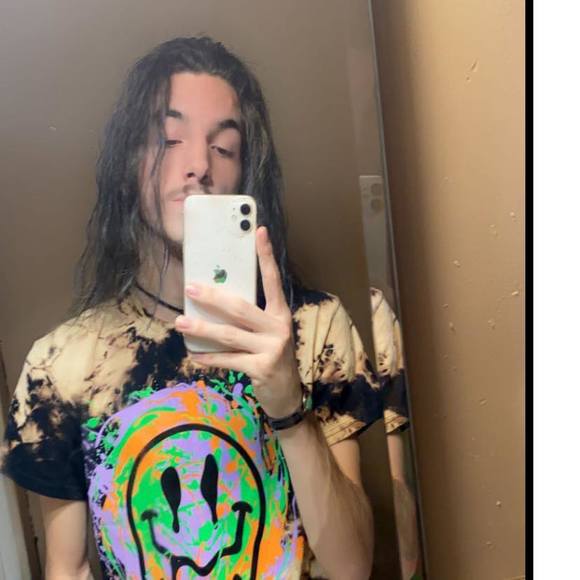 Profile Picture of Nicholas Hammon (@nicholashammon7) on Poshmark