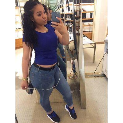 Profile Picture of Renae Lopez (@moondancingbru1) on Twitter