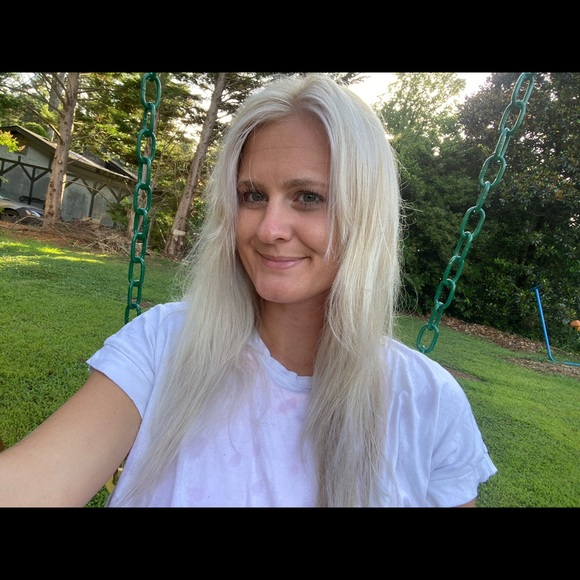 Profile Picture of Priscilla Gosnell (@gosnellpris) on Poshmark