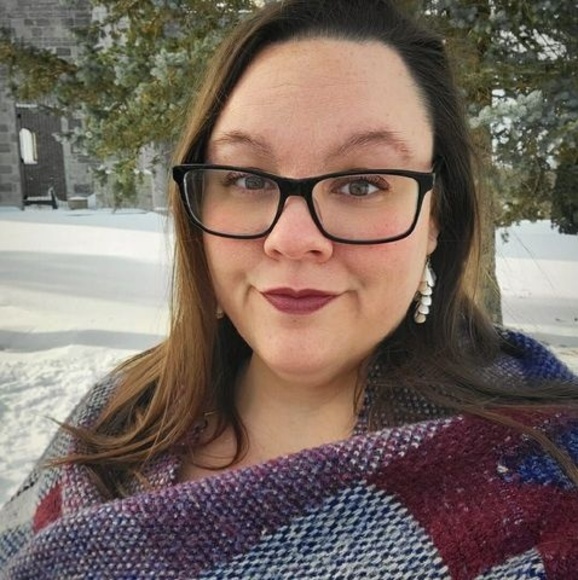 Profile Picture of Danielle Macneil (@daniellemacn820) on Poshmark