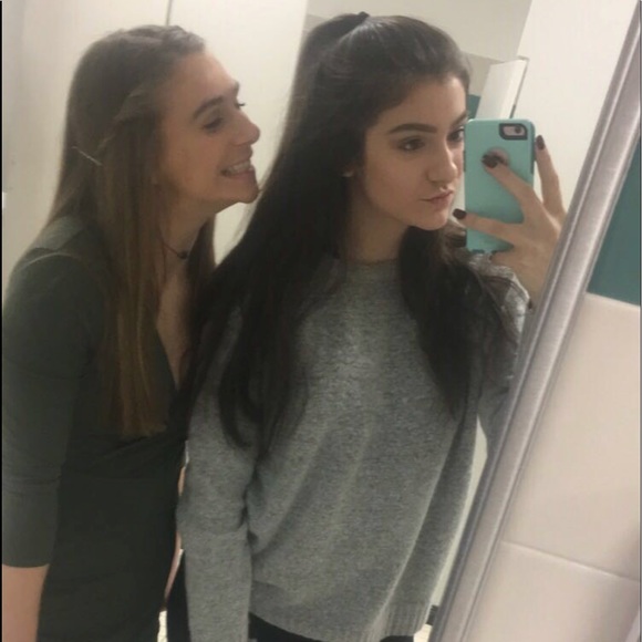 Profile Picture of Lydia Voutour (@lydiavoutour22) on Poshmark