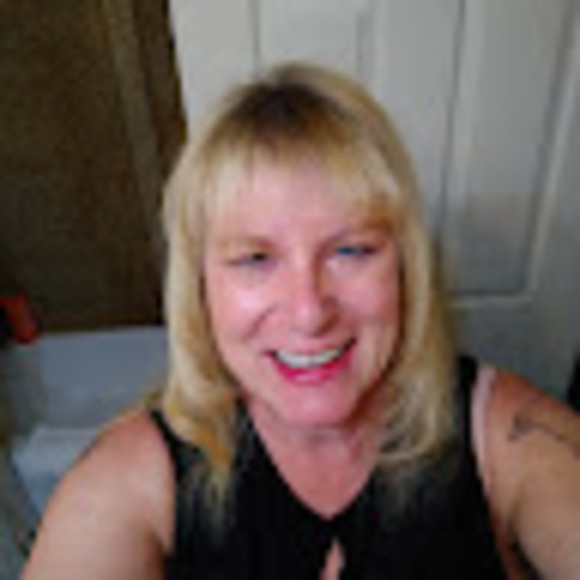 Profile Picture of Jamie hagan Lalicker (@jdhaganlal) on Poshmark