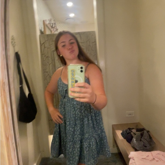Profile Picture of Courtney Dinger (@courtney_dinger) on Poshmark
