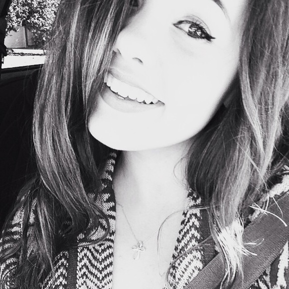 Kayla Honnen - Poshmark Profile Picture of Kayla Honnen (@honnenk) on Poshmark