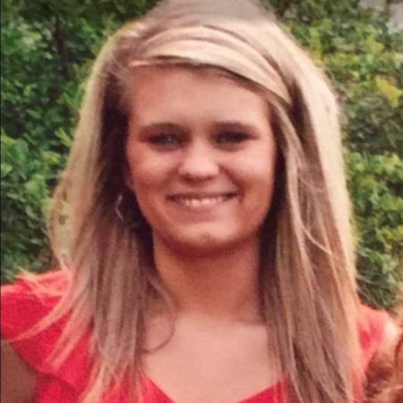 Profile Picture of Lauren Wheeting (@lcwheeting) on Poshmark