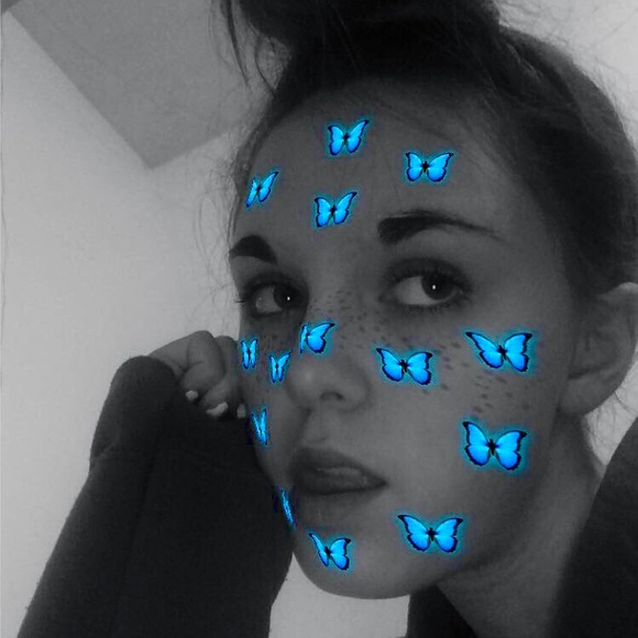 Profile Picture of Emily Antonenko (@happyxme_) on Poshmark
