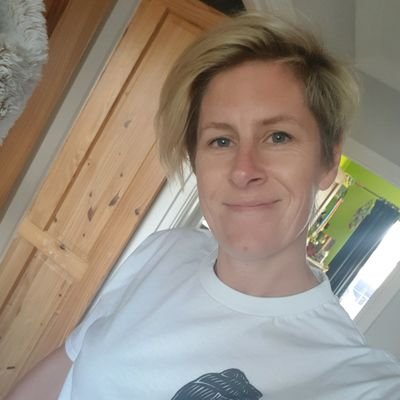 Profile Picture of Karen Wright  💙 (@karenwrighty1) on Twitter