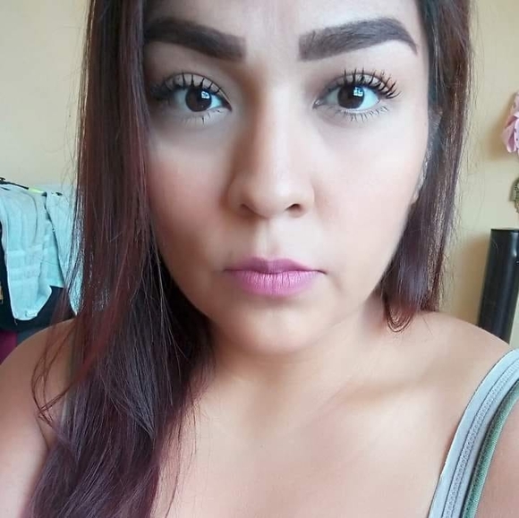 Profile Picture of Yeni Lopez (@yenevidtrejo) on Poshmark