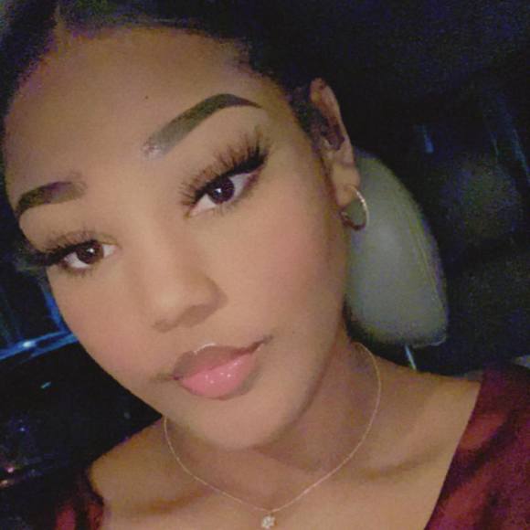 Profile Picture of Britney Hale (@brit_ney18) on Poshmark