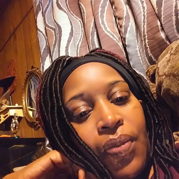 Profile Picture of Carlis Hall (@chall1131) on Poshmark