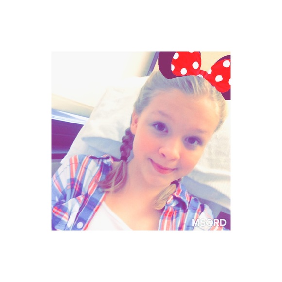 Profile Picture of Emma Pease (@emmapease88_) on Poshmark