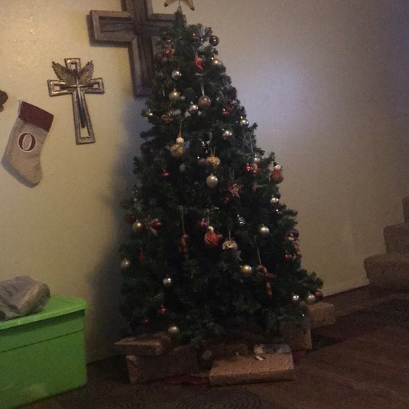 Profile Picture of Frances Long (@flowers6999) on Poshmark