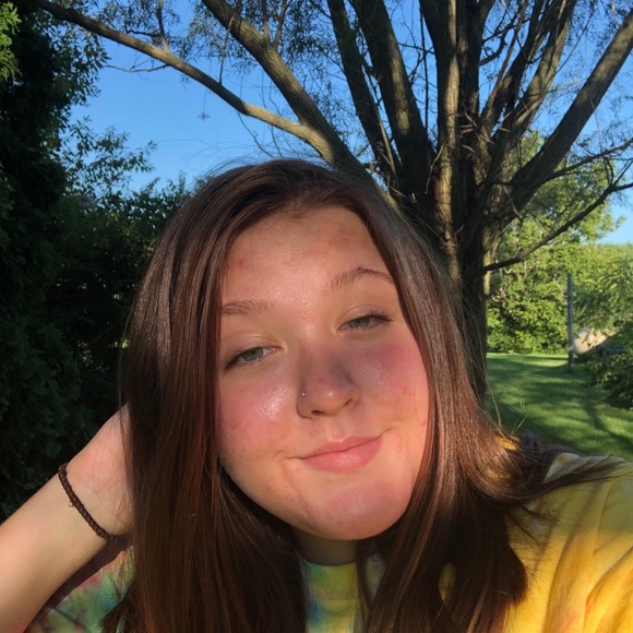 Profile Picture of Brooklyn Shopher (@brooklynn453) on Poshmark