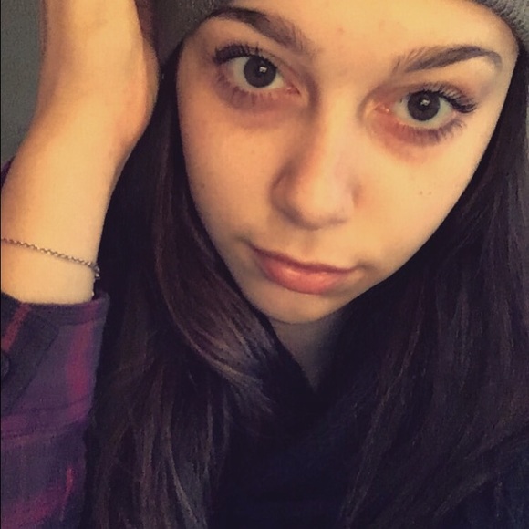 Profile Picture of Alexa Brodie (@alexabrodie6) on Poshmark