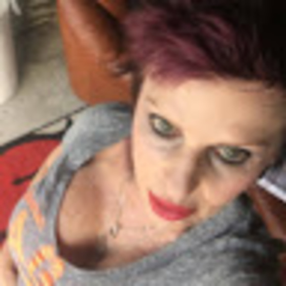 Profile Picture of Wanda Black (@wanda_black) on Poshmark