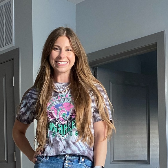 Kelsey Samenus - Poshmark Profile Picture of Kelsey Samenus (@kelsey_samenus) on Poshmark