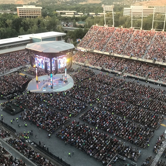 Profile Picture of Jason Weaving (@jweaving12) on Poshmark