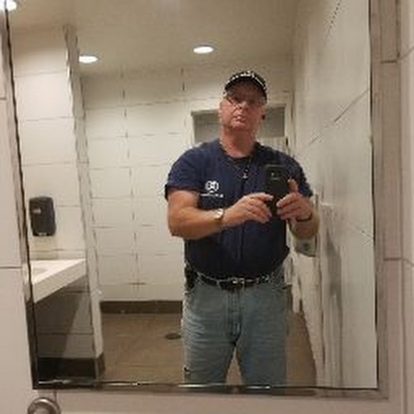 Louie Canfora - Poshmark Profile Picture of Louie Canfora (@phillyflash22) on Poshmark