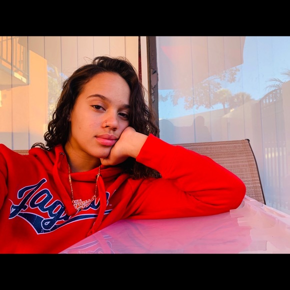 Profile Picture of Alyssa Sedler (@alxssa24) on Poshmark