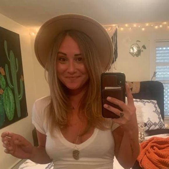 Profile Picture of Ondrea Kurttila (@onkurttila) on Poshmark