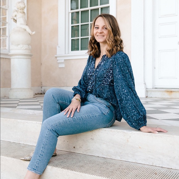 Profile Picture of Caitlin Wright (@cwrightt) on Poshmark