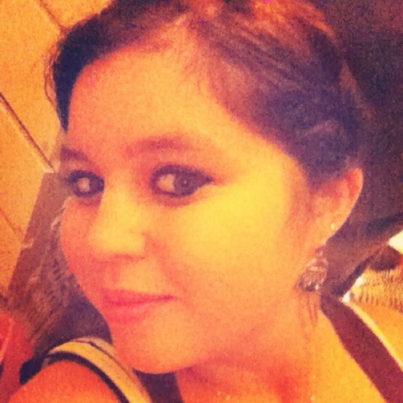 Profile Picture of Cassandra Lara (@frosty98) on Poshmark