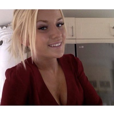 Profile Picture of Alice Magnusson (@aliicemagnusson) on Twitter