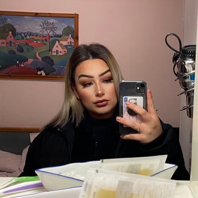 Profile Picture of Chloe (@ChloeCuthbert9) on Twitter