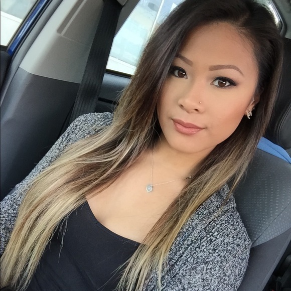 Profile Picture of Bianca Chan (@beeeonkaa) on Poshmark