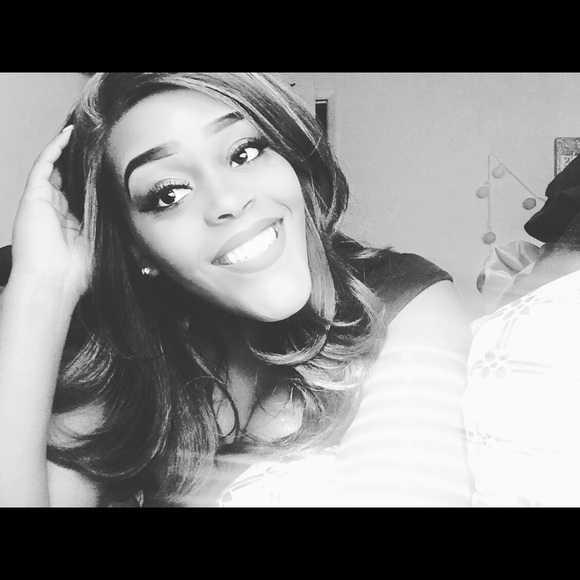 Profile Picture of Ericka Sutton (@esutton19) on Poshmark