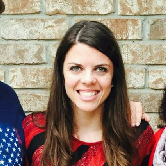 Profile Picture of Jennifer Bannister (@jennbann88) on Poshmark